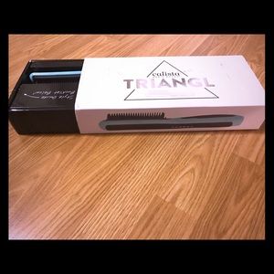 Hair straightening brush, never been used